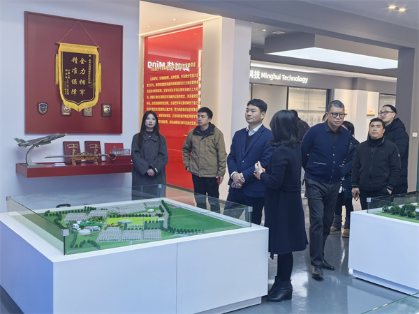 1月13日，程縣長帶隊（農(nóng)業(yè)局、招商局和國資公司）考察漸江明輝蔬果配送股份有限公司。.jpg