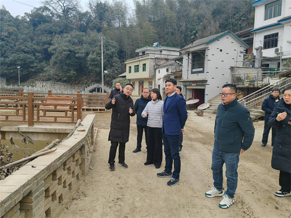1月7日，江卓琪副市長帶隊督查賢源河災(zāi)后治理事宜。.jpg
