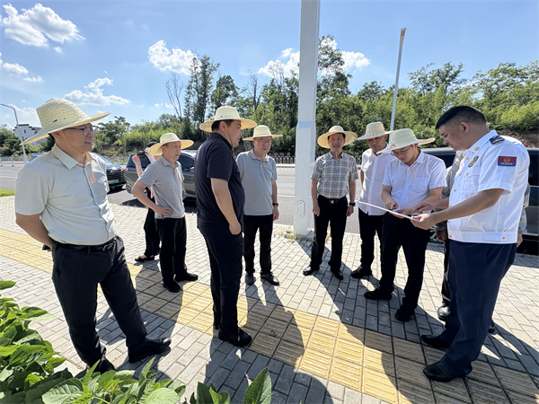 7月2日，戴維常務(wù)副縣長帶隊消防站現(xiàn)場調(diào)研.jpg